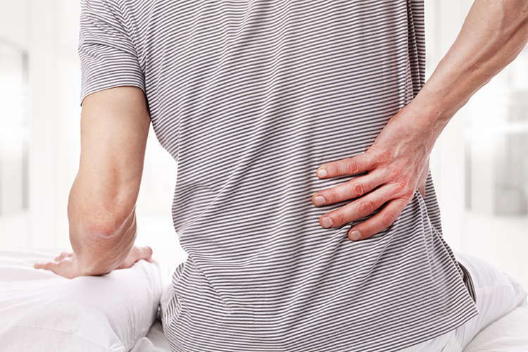 Đau do nguyên nhân cơ học thường xuất hiện đột ngột, làm lệch đường cong sinh lý