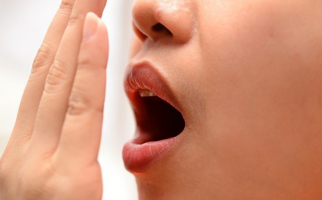Hơi thở có mùi hôi gây tâm lý hoang mang cho người mắc phải