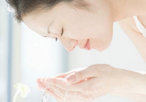 sữa rửa mặt cho da khô