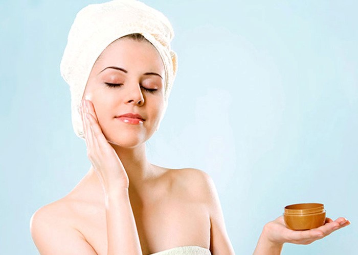 Bạn nên đầu tư một loại huyết thanh chống oxy hóa tốt cho da trong mùa hè để tránh da sạm nám