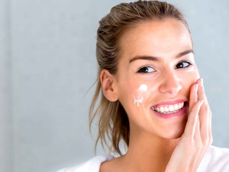 Da nhờn có cần dưỡng ẩm không?