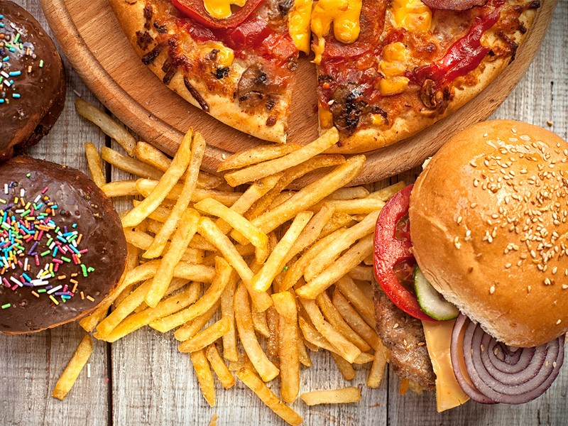 6 Loại thực phẩm có thể gây ra mụn trứng cá bạn cần tránh xa