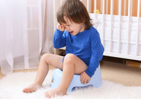 phân của trẻ sơ sinh và trẻ nhỏ