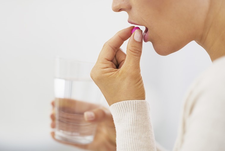 Thuốc điều trị viêm mũi dị ứng có thể ở dạng xịt hoặc dạng uống