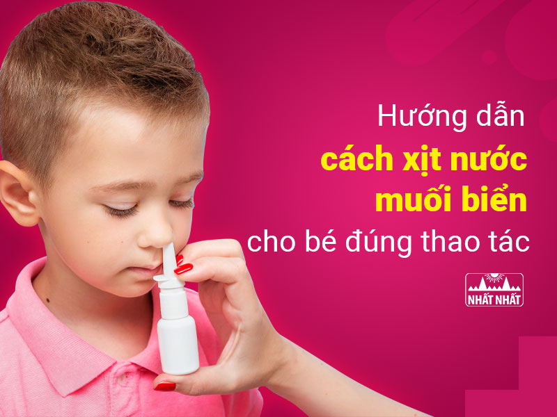 cách xịt nước muối biển cho bé