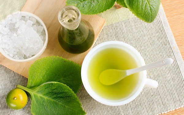 Bài thuốc giải cảm cho bé với húng chanh, quất, đường phèn