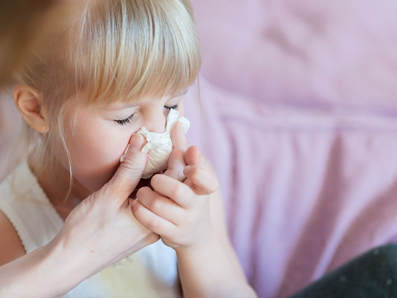 bé sổ mũi xanh