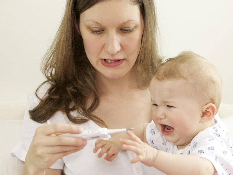 bé sốt cao nguy hiểm