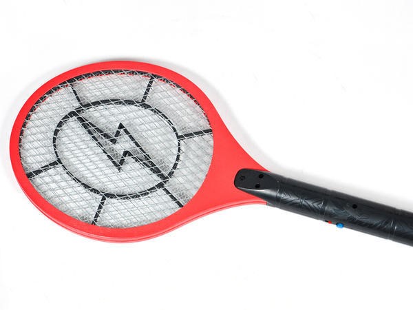 Có thể dùng vợt để tiêu diệt muỗi đã vào phòng