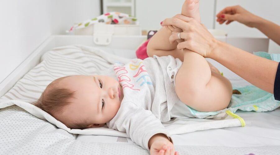 Dấu hiệu tiêu chảy ở trẻ sơ sinh đặc trưng và đa dạng