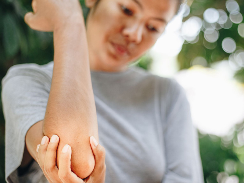 đau nhức khớp khuỷu tay