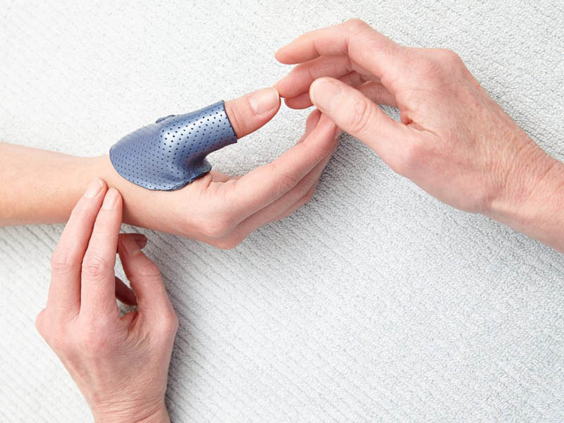 đau khớp ngón tay cái