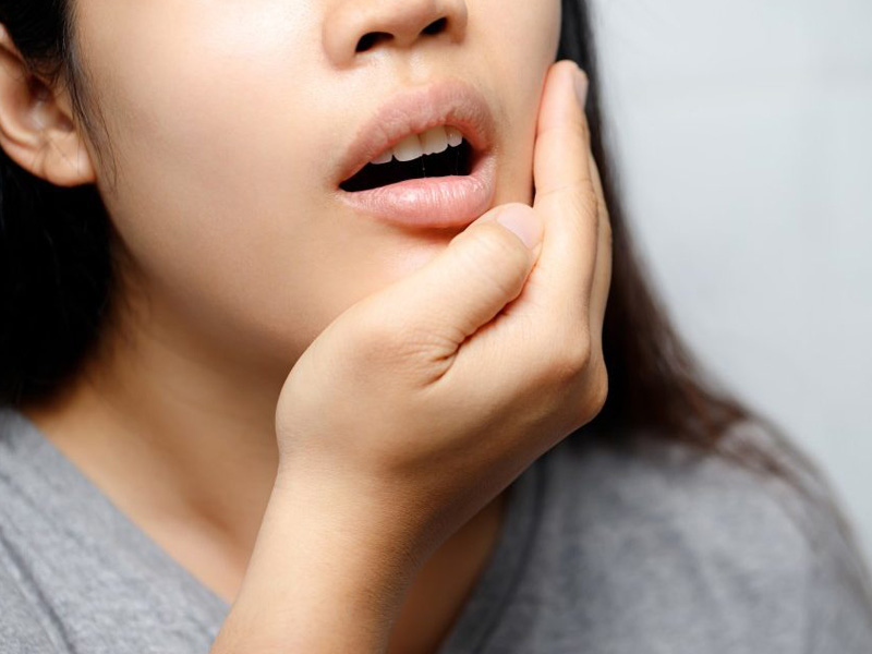 đau răng sâu nên làm gì