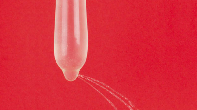 Dùng bao cao su vẫn có thai do bao cao su bị thủng, rách