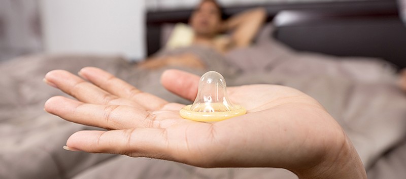 dùng bao cao su nhiều có hại không