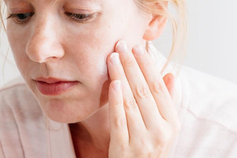 Kem dưỡng ẩm là giải pháp không thể thiếu cho da khô