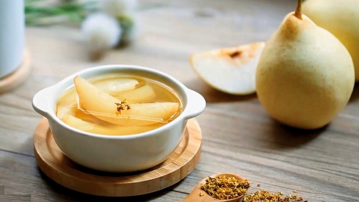 Lê hấp đường phèn là bài thuốc dân gian giúp giảm đau họng ho có đờm hiệu quả