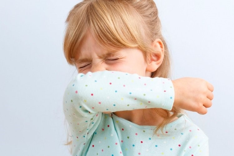 trẻ bị nghẹt mũi