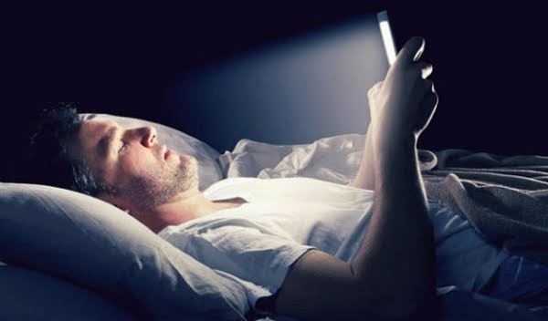 Ngủ không sâu giấc hay nằm mơ