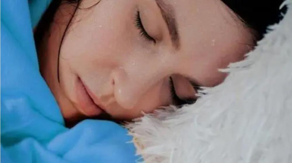 Ra mồ hôi là triệu chứng phổ biến khi bị cảm lạnh