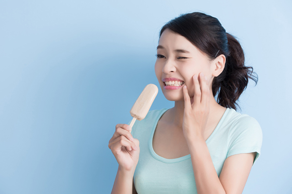 Răng ê buốt kéo dài, phải làm sao?