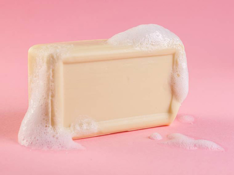 tránh dùng xà phòng để rửa mặt mỗi ngày