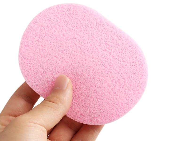 nên tránh dung miếng bọt biển khi rửa mặt mỗi ngày