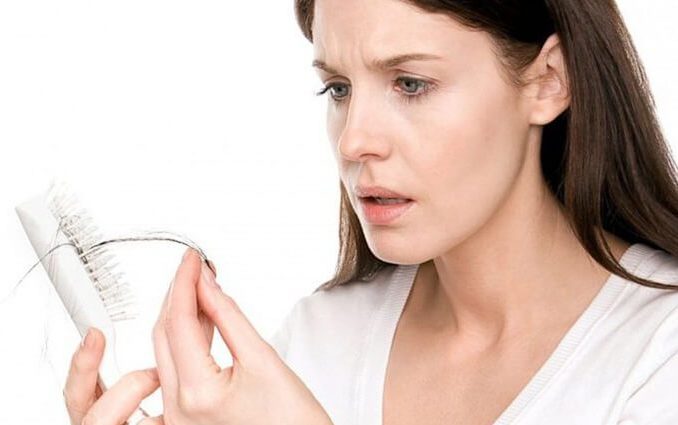 Rụng tóc có thể là một biểu hiện thiếu kẽm