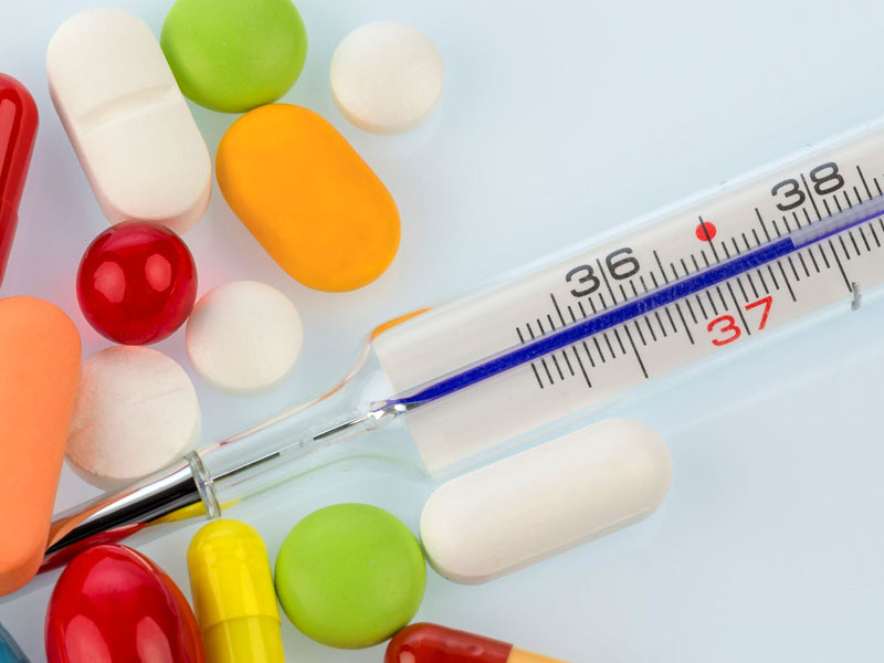 bé sốt cao không hạ