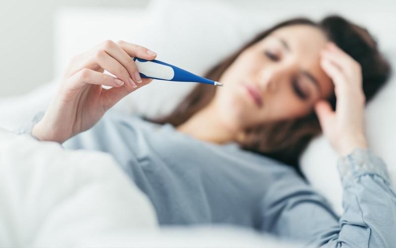 Sốt là một triệu chứng của bệnh viêm gan B cấp tính