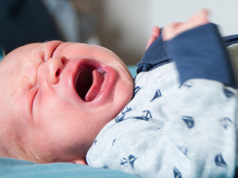 Trẻ sơ sinh bị sốt cao