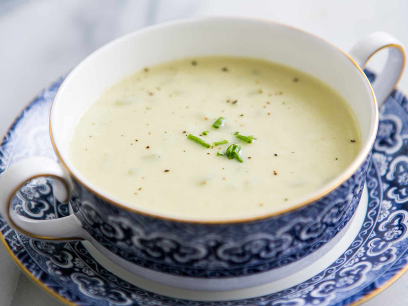 bé bị sốt vi rút