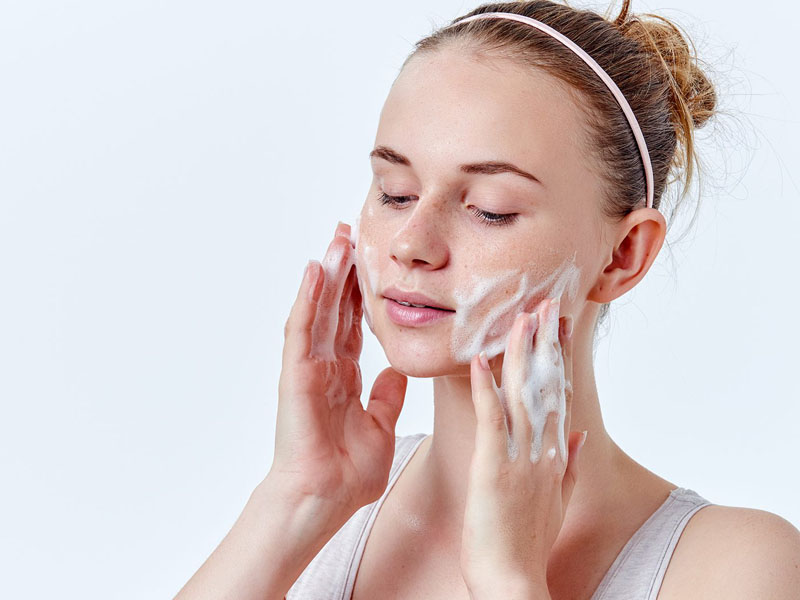 sữa rửa mặt cho da nhạy cảm và mụn