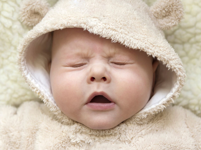 trẻ bị ngạt mũi khi ngủ