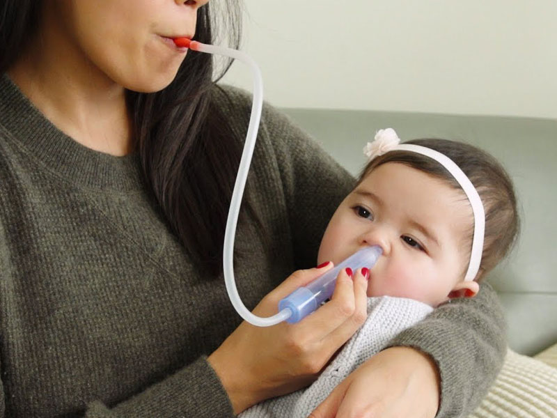 trẻ bị ngạt mũi khi ngủ