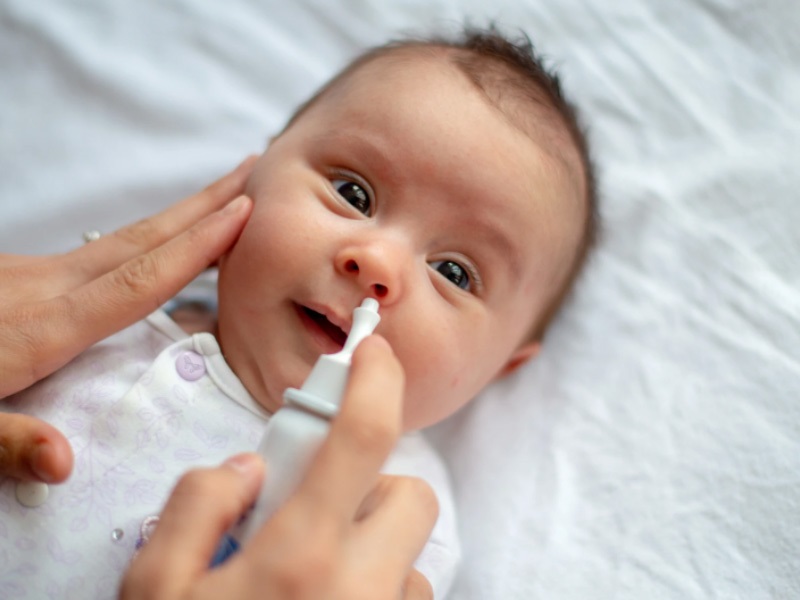 Trẻ sơ sinh bị nghẹt mũi sổ mũi