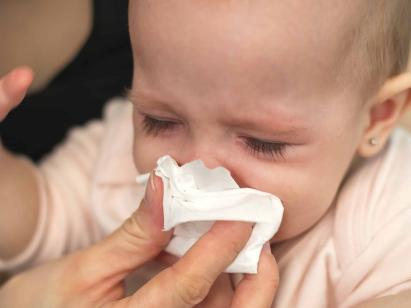 Trẻ sơ sinh bị nghẹt mũi sổ mũi