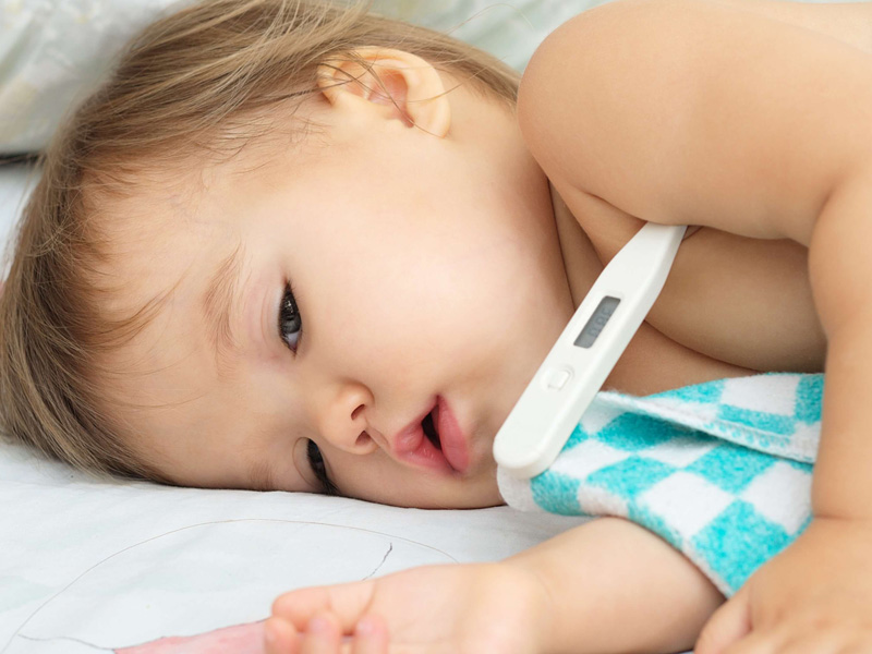 trẻ sốt cao phải làm sao?