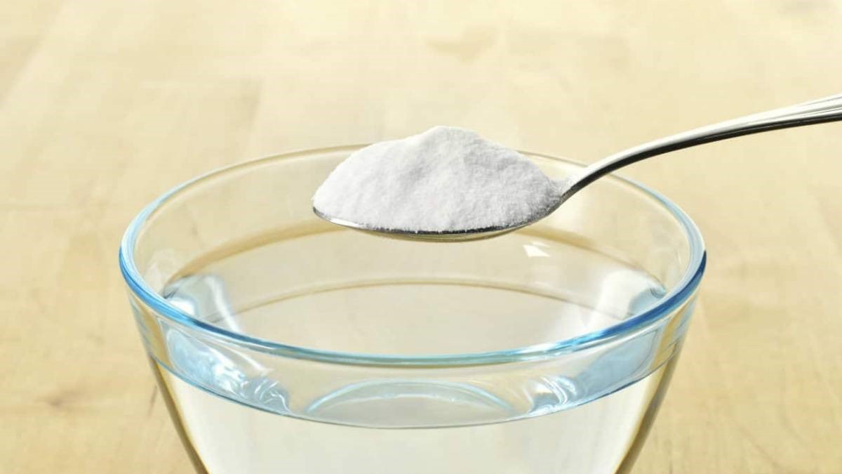 Vệ sinh vùng kín bằng nước muối 