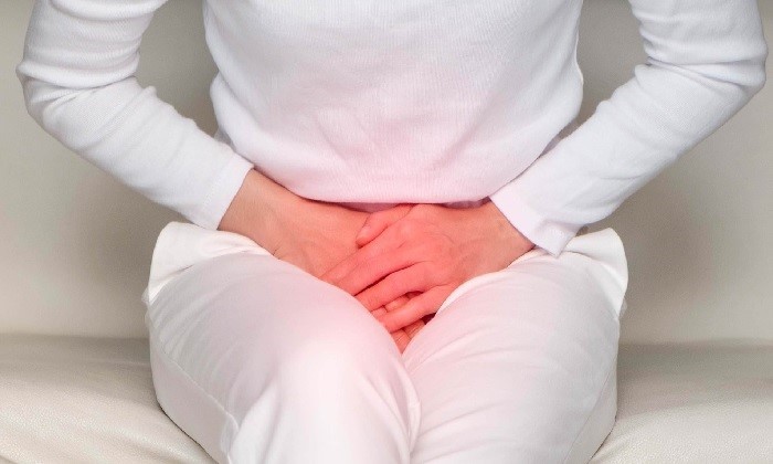 Vệ sinh vùng kín bằng nước muối 