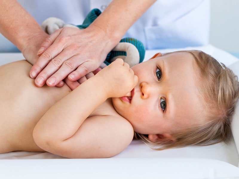 bé bị viêm tiểu phế quản