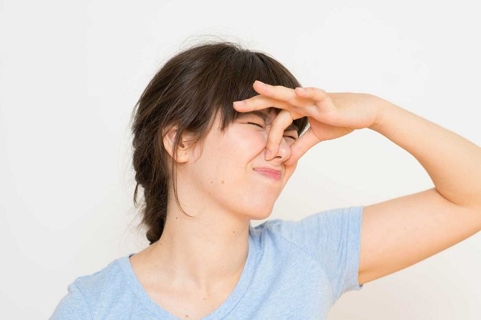 vùng kín có mùi khó chịu