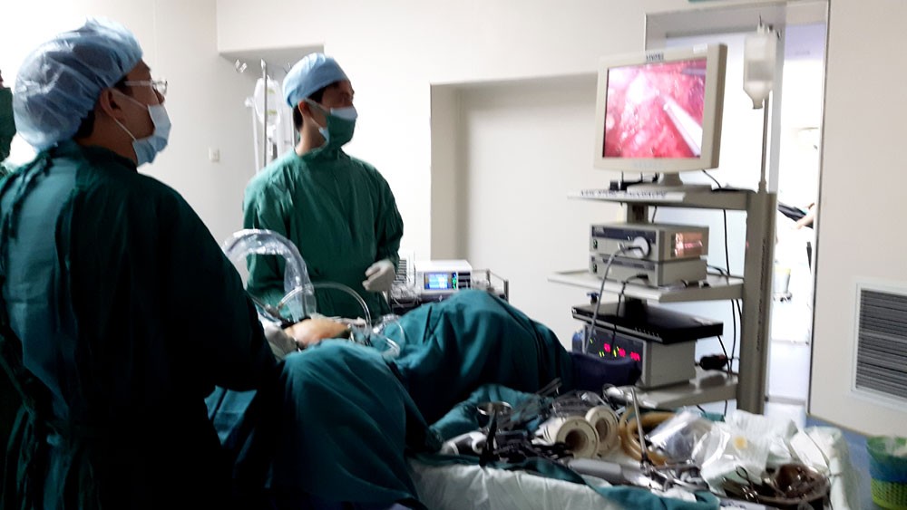 Nội soi cắt bỏ trực tràng trái tại bệnh viện
