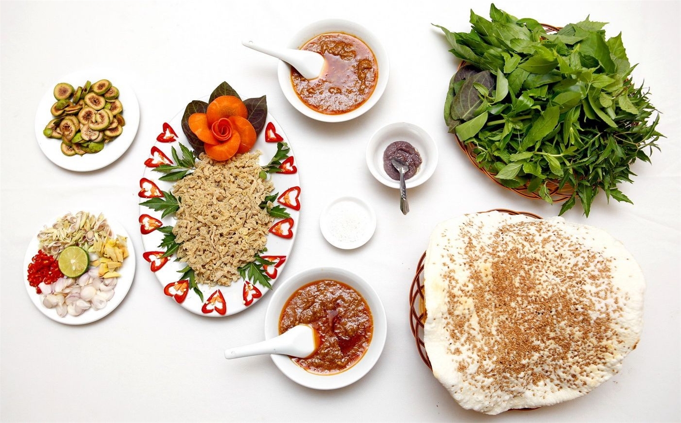 Các món gỏi cá, tôm rất ngon nhưng không phù hợp với người bị viêm loét đại tràng