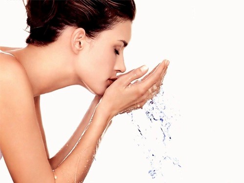 Không nên dùng xà phòng tắm thay cho sữa rửa mặt cho da mụn