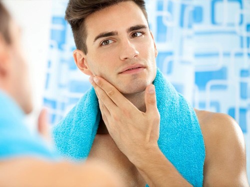 Nên rửa mặt thường xuyên mỗi ngày hai lần