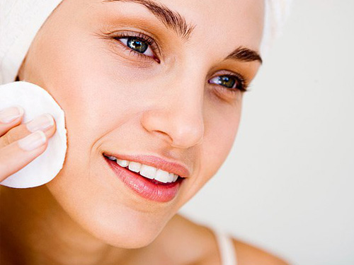 Da dầu nên dùng gì