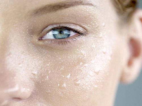 dấu hiệu nhận biết da dầu mất nước