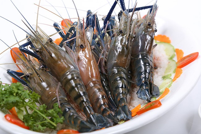 Lượng cholesterol cao trong tôm gây hại gan.