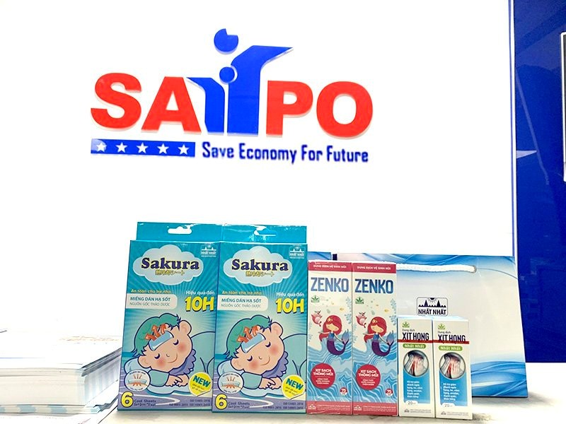 tặng quà phòng tiêm vắc xin cho trẻ em